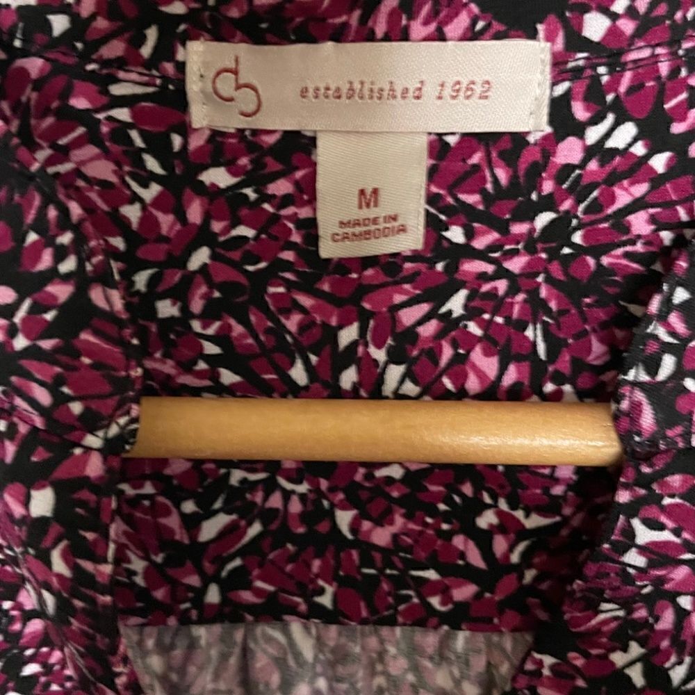 Pretty Top - Size Medium - Picture 3 of 5